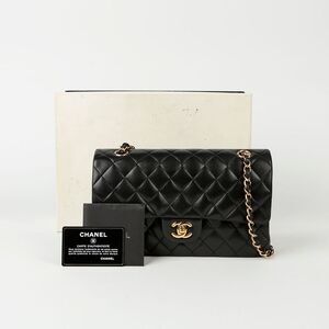 Classic Medium Chain Shoulder Bag